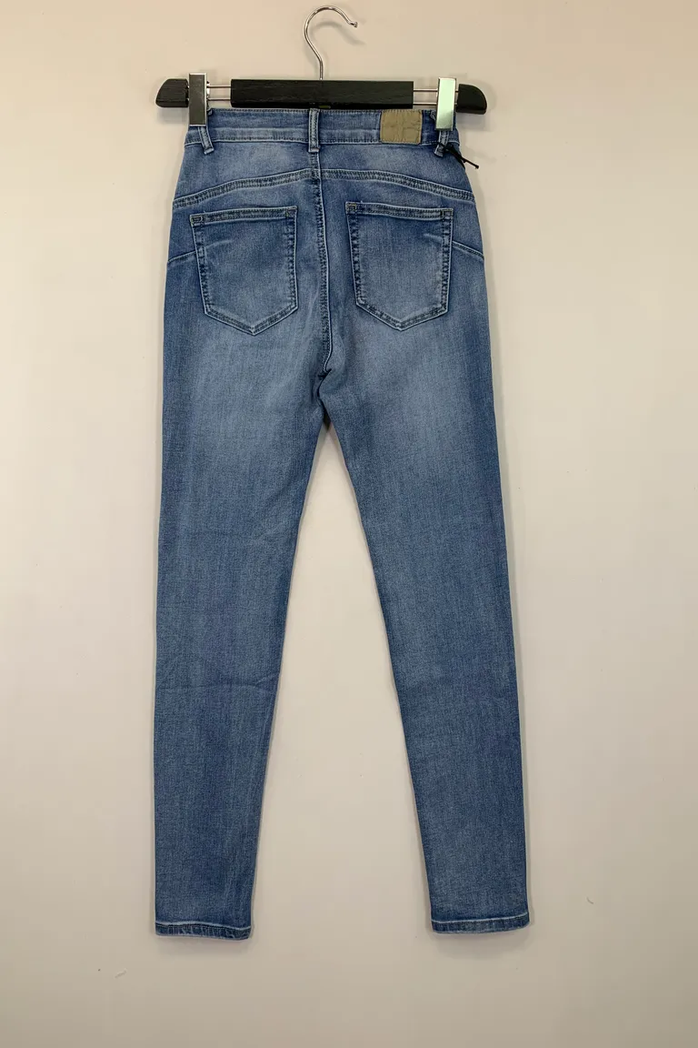 Jeans - Image 2