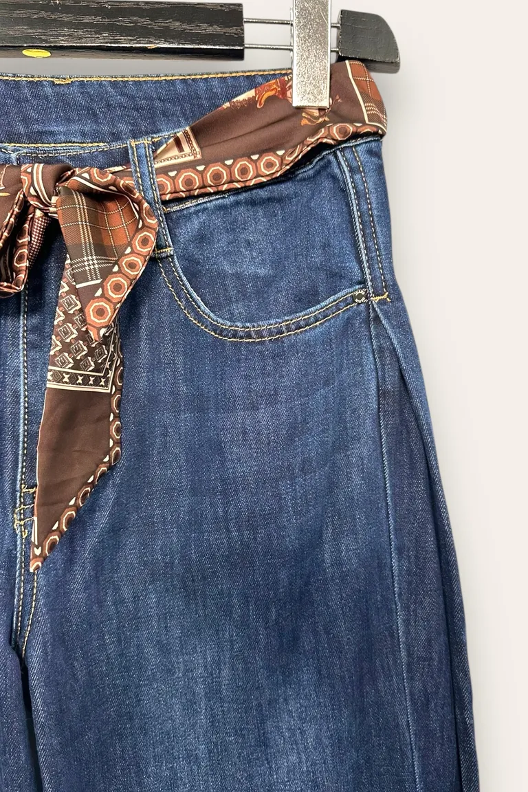 Jeans - Image 2