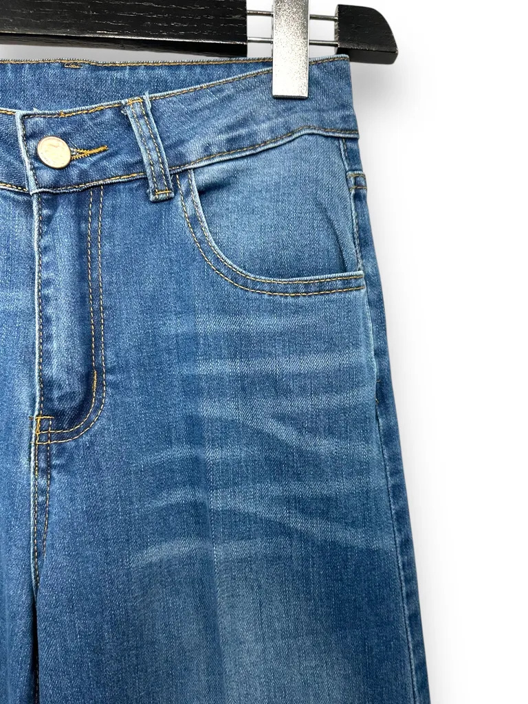 Jeans - Image 2